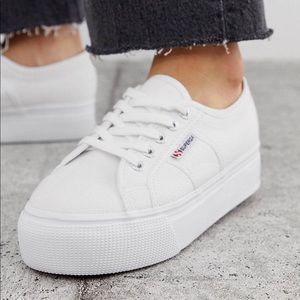 White platform supergas